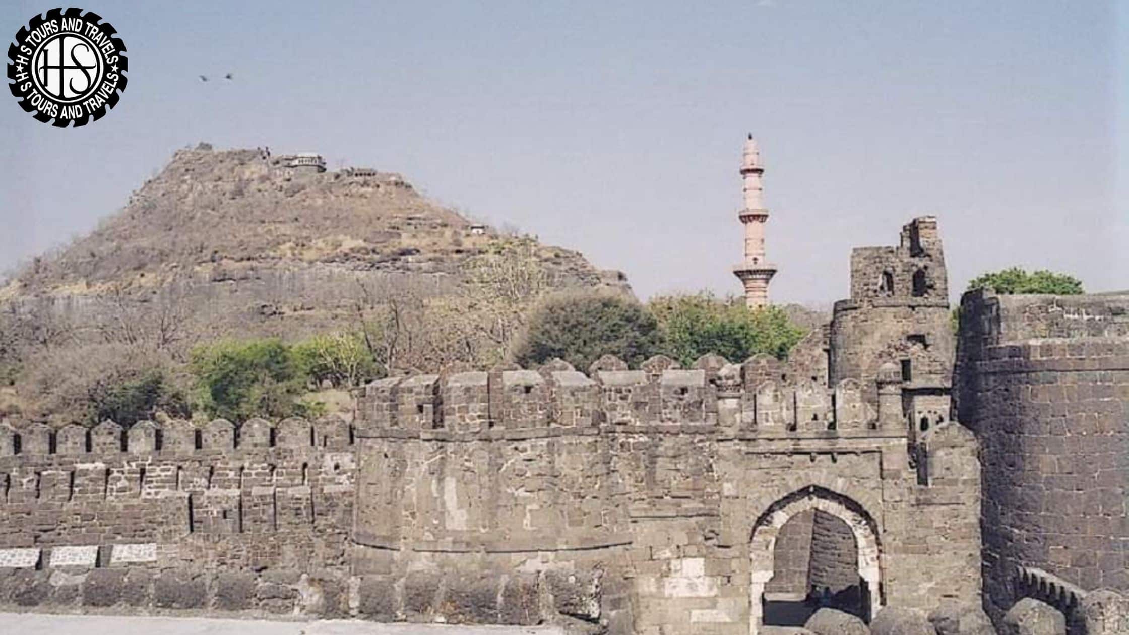 Cab Services for Daultabad Fort
